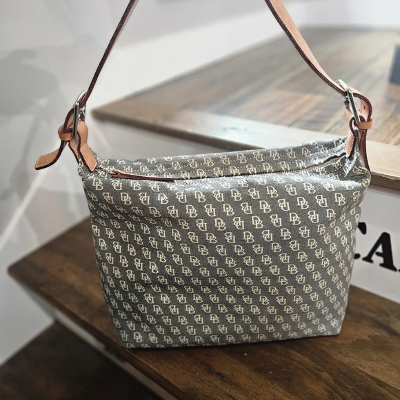 Dooney & Bourke Gray and Cream Signature Print Canvas Purse. - Picture 7 of 13